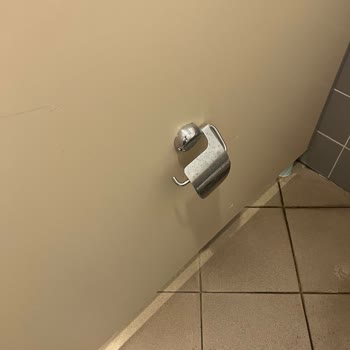 Kocaeli Üniversitesi Teknoloji Fakültesi Lavabolarda Peçete Yok!