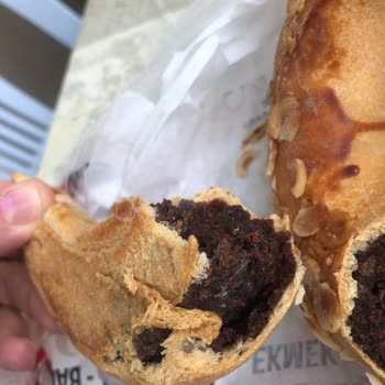 Güneli Pastanesi Küflü Ay Çöreği
