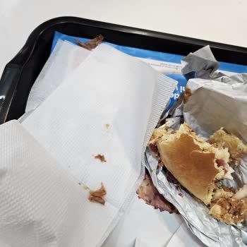 Arby's Hamburgerden Cisimler Çıktı