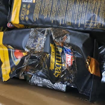 Çaykur Çay İşletmeleri Rize Den Gelen Patlak Ve Koliye Dökülmüş Çay