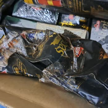 Çaykur Çay İşletmeleri Rize Den Gelen Patlak Ve Koliye Dökülmüş Çay