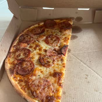 Little Caesars Ürün Geç Geldi Kurye Hesabı Ayrı Ödeyeceğimizi Söyleyince Surat Yaptı