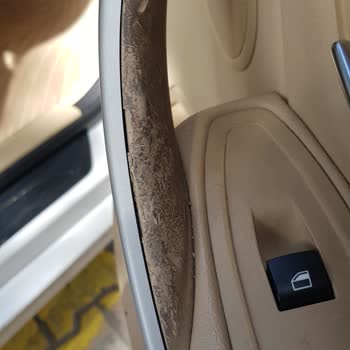 BMW F30 Kapi İçi Tutma Yerleri Erimesi.