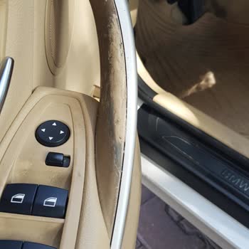 BMW F30 Kapi İçi Tutma Yerleri Erimesi.