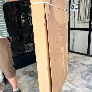 UPS Teslimat Sıkıntıları Ve Paketin Hasarlı Olması.