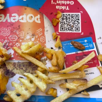 Popeyes Dünden Kalma Kurumuş Patates Ve Tavuklar