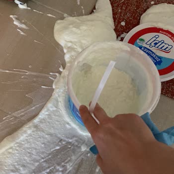 İçim Yoğurt Kabı Sapı İkiye Ayrıldı