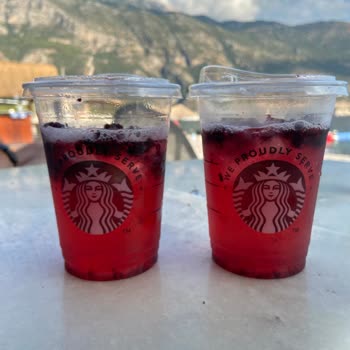 Starbucks Coffee İçeceğim Yarım Hizmet Kötü