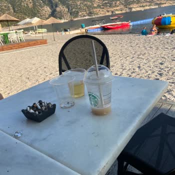 Starbucks Coffee İçeceğim Yarım Hizmet Kötü