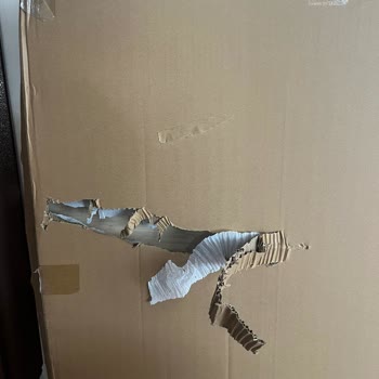 IKEA'dan Aldığım 7000 TL Değerindeki Masam Kırık Ve Çizik Geldi.