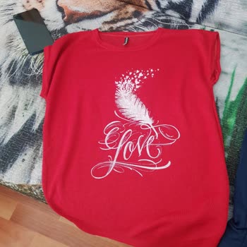 Niluferr. Shoss. Butikk (Instagram) Yalan Satış