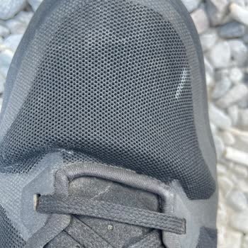 2 Adet Uvex Marka Ayakkabı Aynı Yerden Yırtıldı.