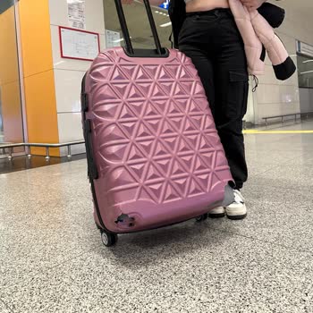 Sunexpress Hava Yolları Valizimin 2 Ayağı Özellikle Kırmışlar, Şimdi De İlgilenmiyor, Muhatap Bulunamıyor!