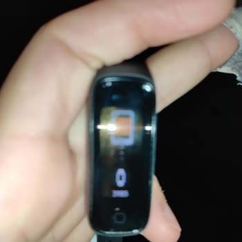 Samsung Fit 2 Akıllı Bileklik Donuyor