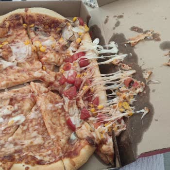 Pizza Hut Yenmeyecek Vaziyette Teslim Edilen Pizza