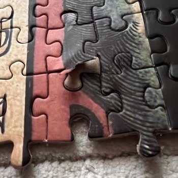 Art Puzzle Desende Defo Var Ve Mukavva İle Kağıt Ayrılıyordu