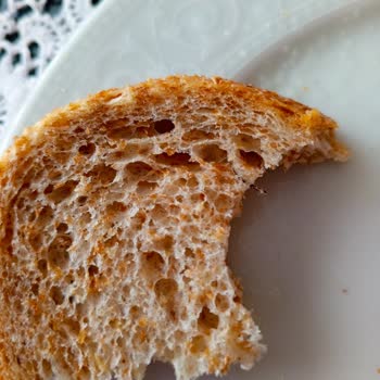 Uno Ekmek Ekmekten Tahta Parçası Çıktı