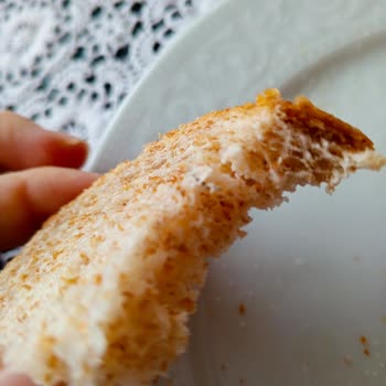 Uno Ekmek Ekmekten Tahta Parçası Çıktı