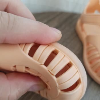 FLO Ayakkabı FLO'dan Alınan İgor Marka Çocuk Ayakkabı İki Buçuk Ayda Yırtıldı