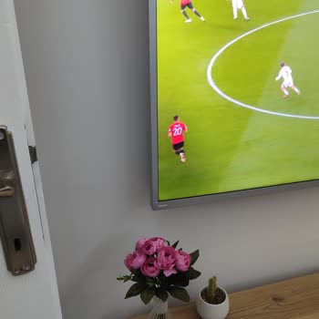 PHILIPS TV Ekranın Köşelerinde Kararma