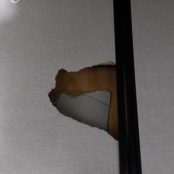 Sevgi Yatak Firmasının Baza Tahtasının Kalitesizliği