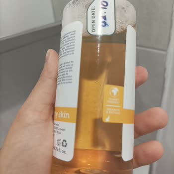 Watsons The Purest Solutions Toniğinde Siyah Tanecikler