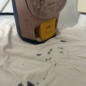 Philips Ev Aletleri Ütü Siyah Su Akıtıyor