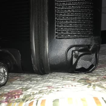 LC Waikiki Valizimin Tekeri Kırıldı