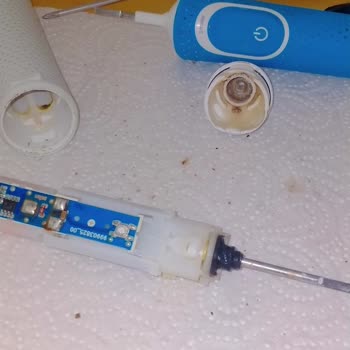 Oral - B Şarjlı Diş Fırçası
