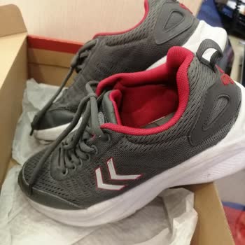 Hummel Ayakkabı 1 Ayda Yırtıldı