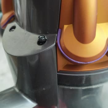 Dyson Hata Vermesi Ürünü Yarıda Vidalamamak Boruda Ezik!