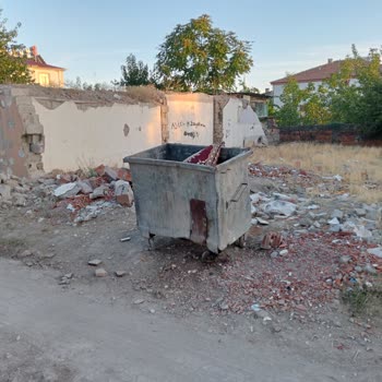 Elazığ Belediyesi Yazıkonak Merkez Mahallesi Pislik Yuvası