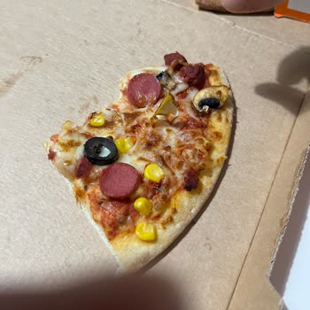 Little Caesars Litter Caesars Pizza İçerisinden Etiket Gibi Bir Şey Çıktı