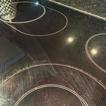 Siemens Elektrikli Ocak Camı Çatladı Ve Servis Çözüm Sunmuyor