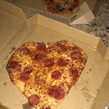 Domino's Pizza Kötü Gıda, Kınıyorum İşiniz İtina İle Yapılmalı