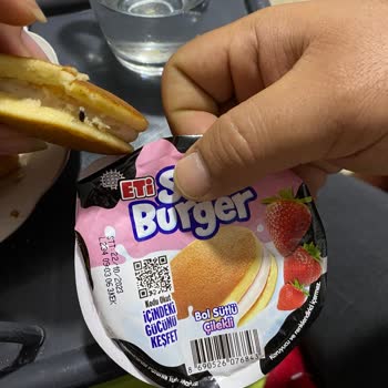 Eti Süt Burger'in İçinden Böcek Çıktı