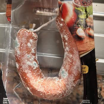 Acarkent Migros Mağazası'ndan Aldığım Namet Marka Sucukta Küf Bulundu