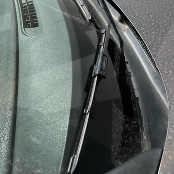 Renault Pul Pul Dökülen Fluence Ön Cam Izgarası