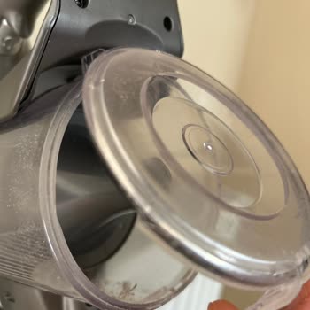 Heifer Süpürgenin 5. Kullanımda Toz Kapağı Kırıldı