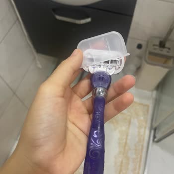 Gillette Cilt Problemi Yaşattı