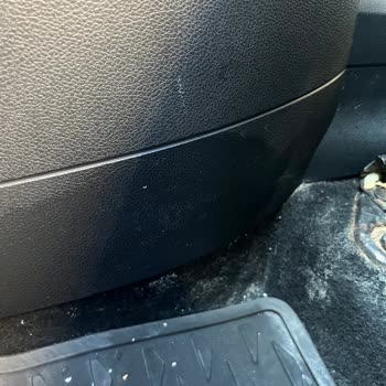 Car Wax Oto Yıkama Arabamı Kirli Bez İle Silmiş Ve Temizlememiş.