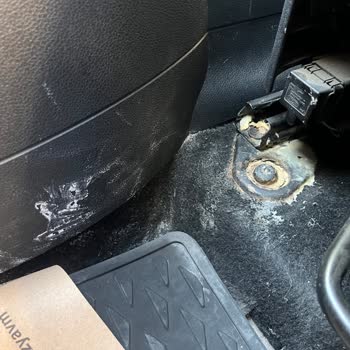 Car Wax Oto Yıkama Arabamı Kirli Bez İle Silmiş Ve Temizlememiş.