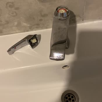 Creavit Marka Kırılan Armatür!