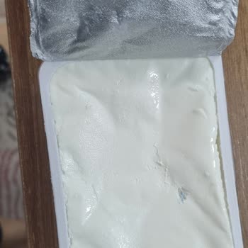 Pınar Et ve Süt İçinden Bilinmeyen Bir Şey Çıktı