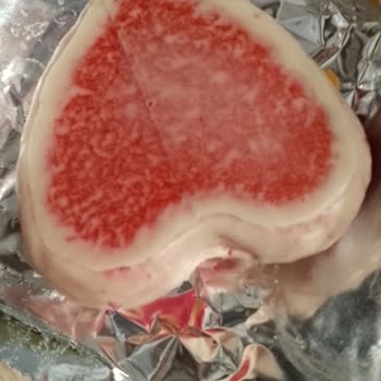 BİM'DEN Alınan Kalp Şekilli Kekin İçinden Çıkan Değişik Madde