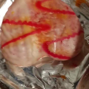 BİM'DEN Alınan Kalp Şekilli Kekin İçinden Çıkan Değişik Madde