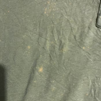 Yumoş Deterjan Çamaşırları Çamaşır Suyu Lekesi Yaptı