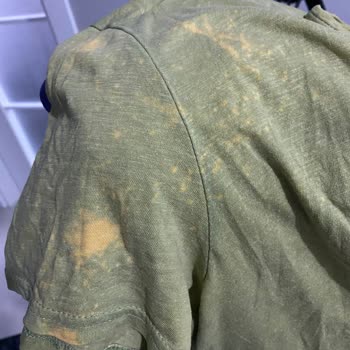 Yumoş Deterjan Çamaşırları Çamaşır Suyu Lekesi Yaptı