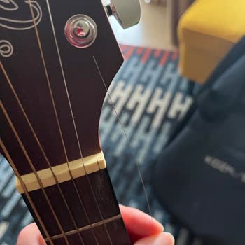 Zuhal Müzik Takamine GD11 Mns Model Akustik Gitarın Kalitesiz Telleri Ve Kopan Burgusu