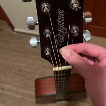 Zuhal Müzik Takamine GD11 Mns Model Akustik Gitarın Kalitesiz Telleri Ve Kopan Burgusu